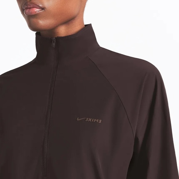 Nike Skims Woven Nylon Half Zip Jacket & Oversized Track Pant Set - Phoenix - Picture 3 of 7